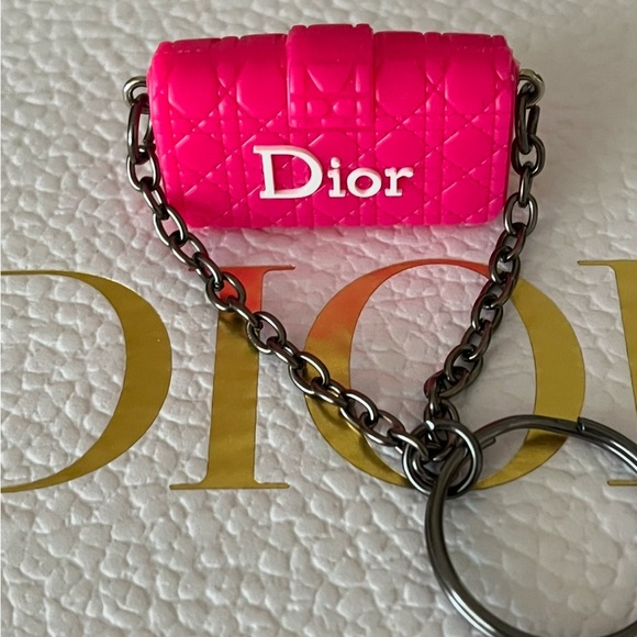 Fashion Keychains - Picture 6 of 11